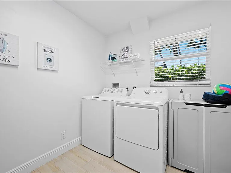 6075 Francis St — Photo 22