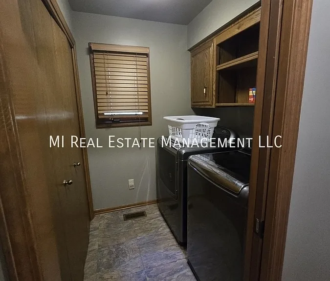 1268 Oakhampton Rd — Photo 14