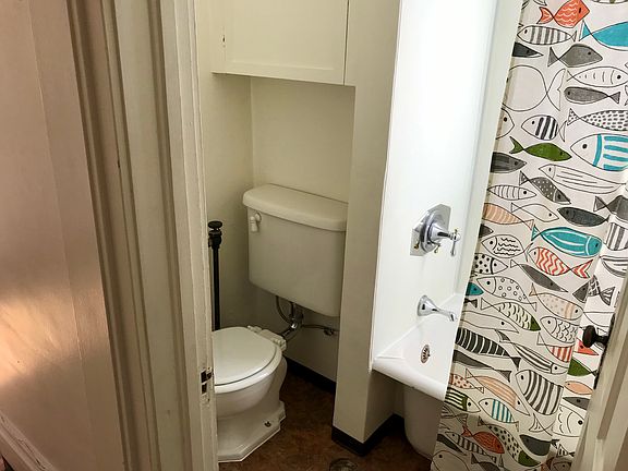3rd image of 719 E Grand Ave #4