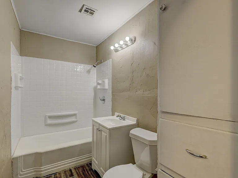 1713 N Page Ave — Photo 28