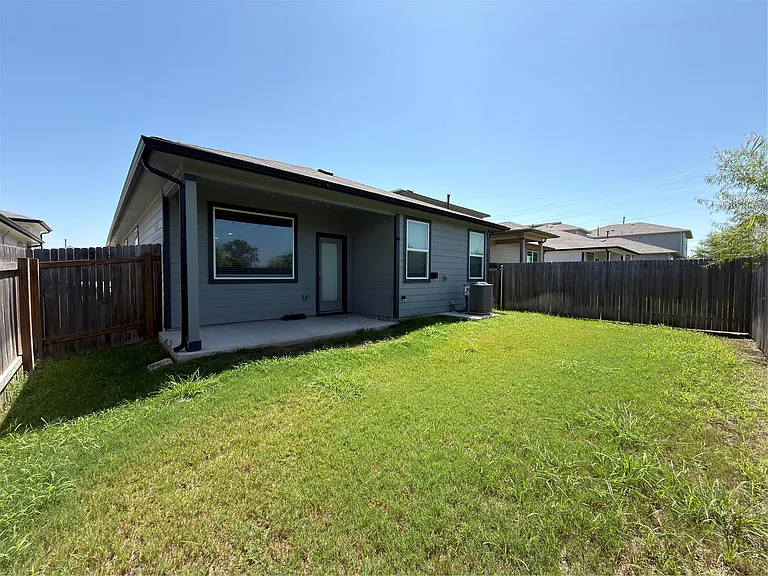 119 Gillingham St — Photo 7