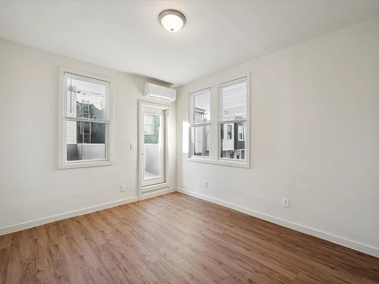 1924 E Passyunk Ave #B — Photo 8