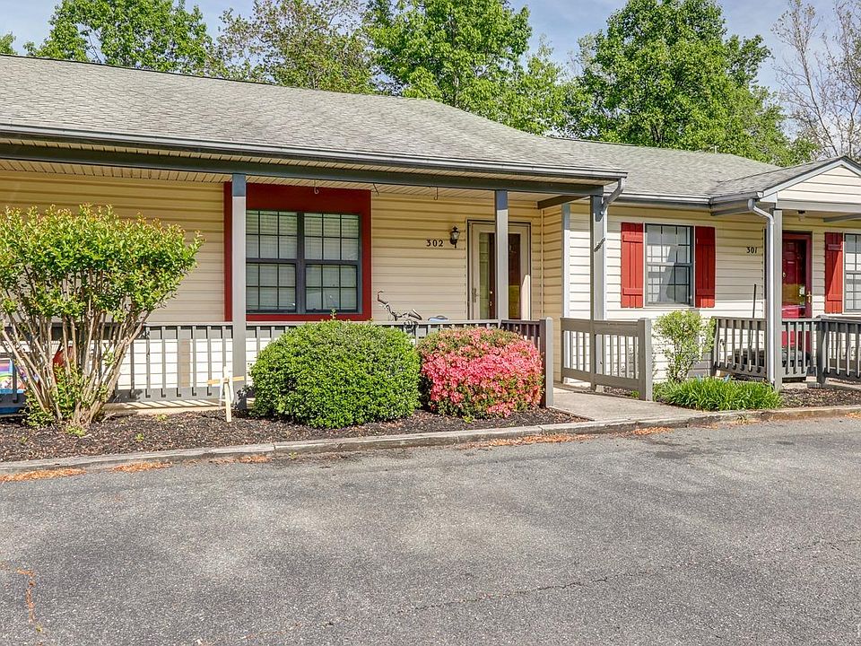 1st image of 302 Goose Hollow Dr