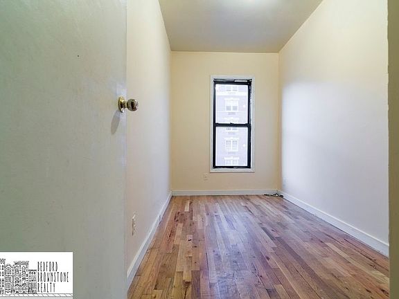 4th image of 266 Kosciuszko St APT 2