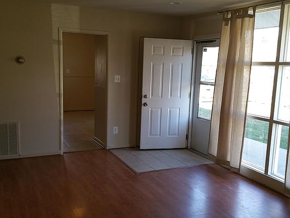 5th image of 3805 Elmwood Dr