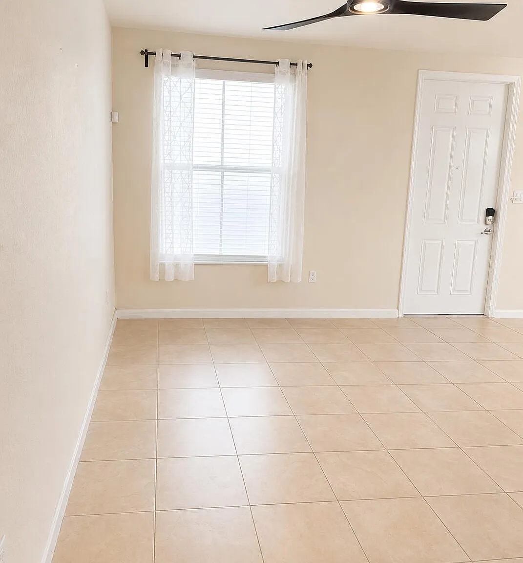 3 bed, 2.5 bath, 1768 sqft, $3,160 — Photo 3