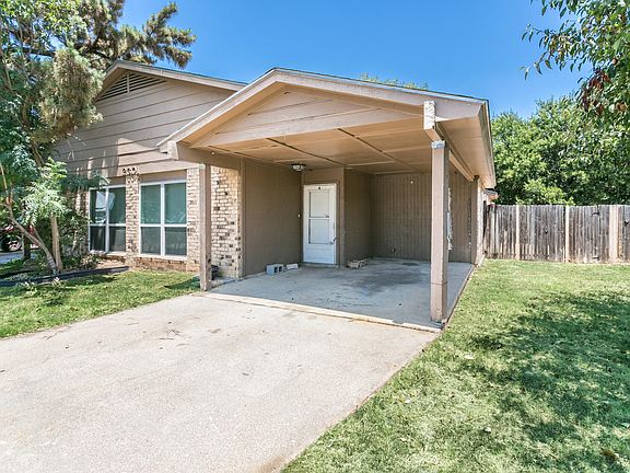 3rd image of 2301 Lucas Dr APT A