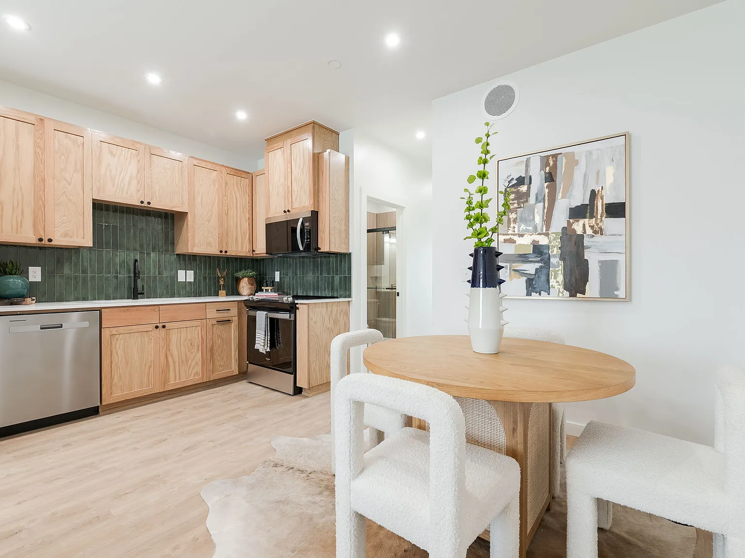 2 bed, 821 sqft, $1,680 — Photo 4