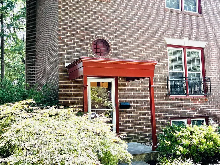 11741 N Shore Dr — Photo 1