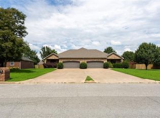 100 Ravenwood Blvd, Siloam Springs, AR 72761