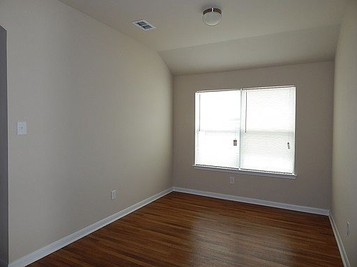 4th image of 5121 Glen Eden Dr