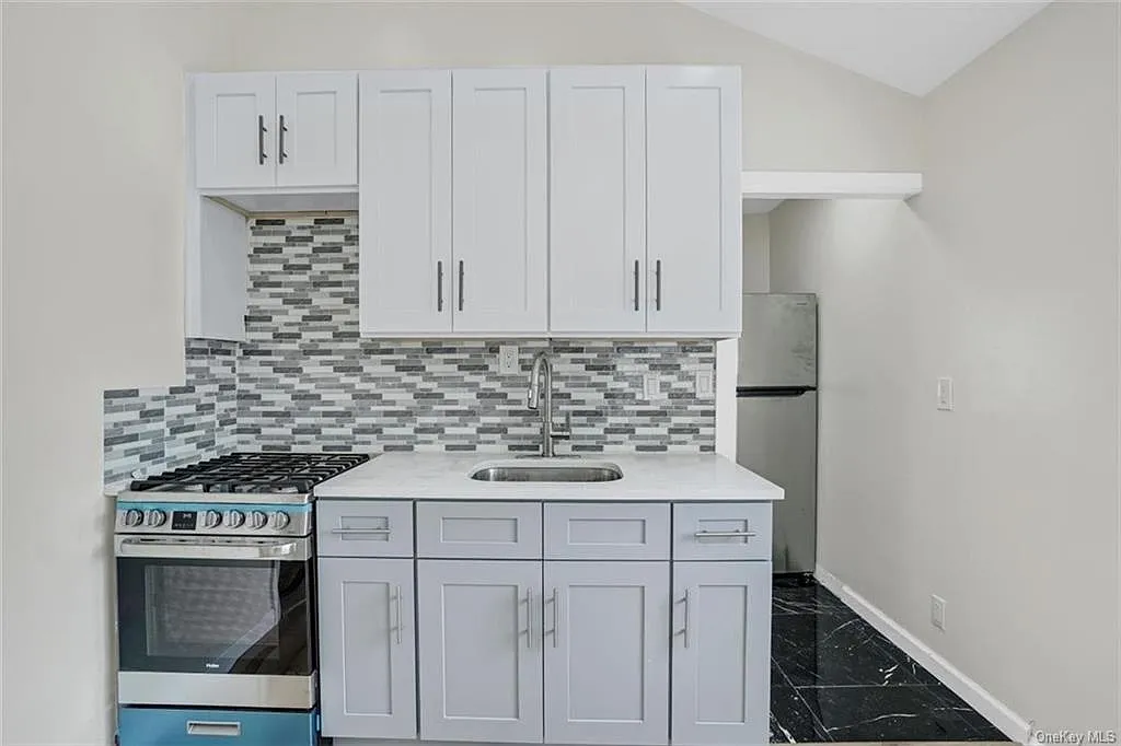 2 bed, 544 sqft, $2,500 — Photo 2