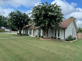 1804 Lawndale Dr, Tupelo, MS 38801