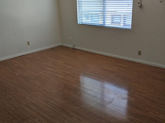 3rd image of 1047 E Villa St APT 4