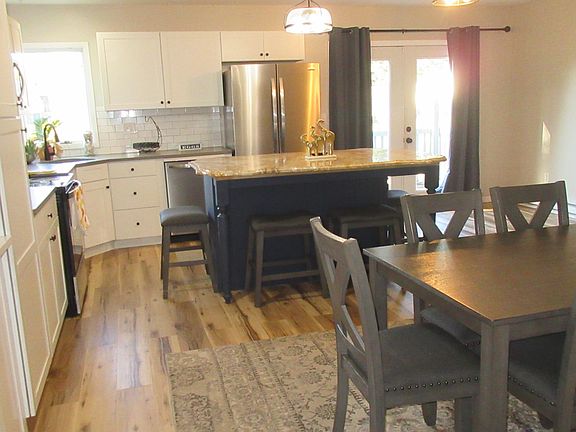 2nd image of 35665 Riverview Dr