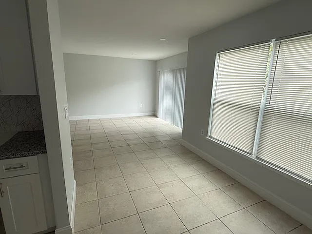 Pacifico Apartments — Photo 18
