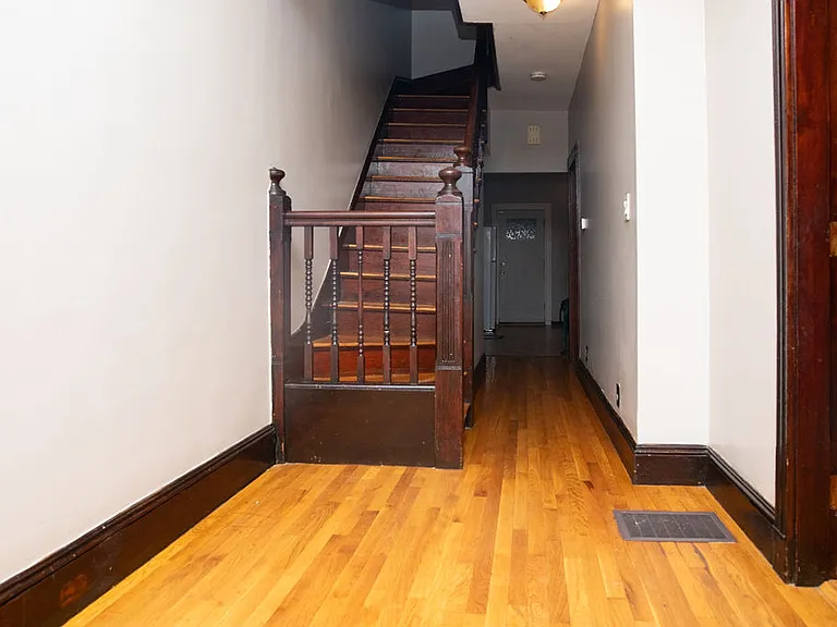10-12 Payson Ave #2 — Photo 20