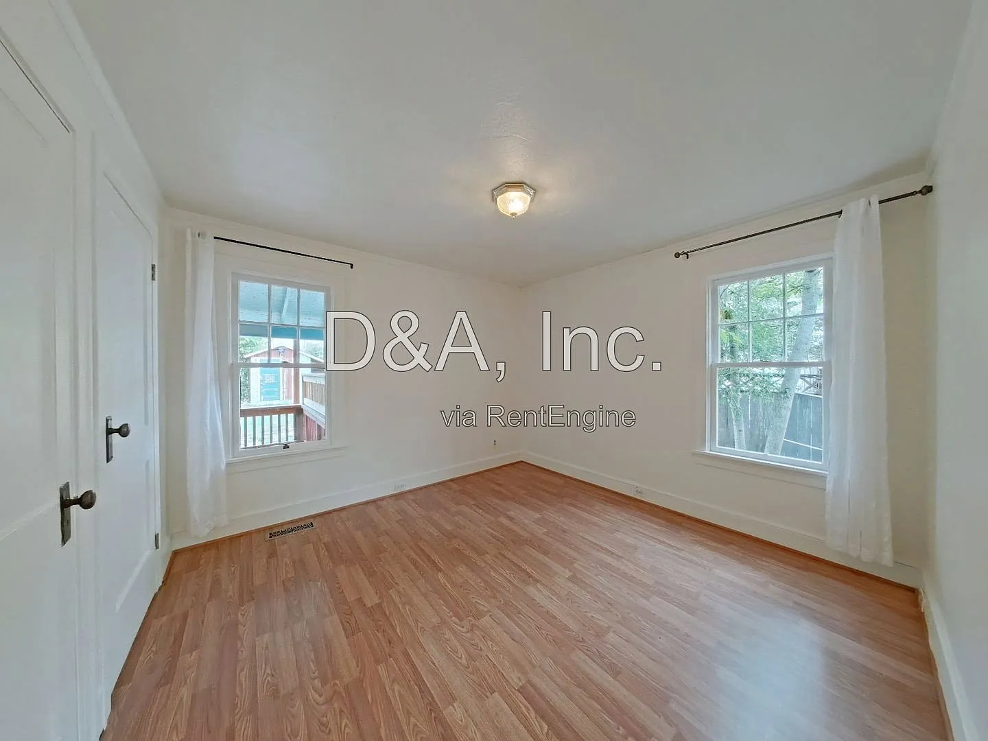 3 bed, 1.0 bath, 1424 sqft, $2,495 — Photo 4