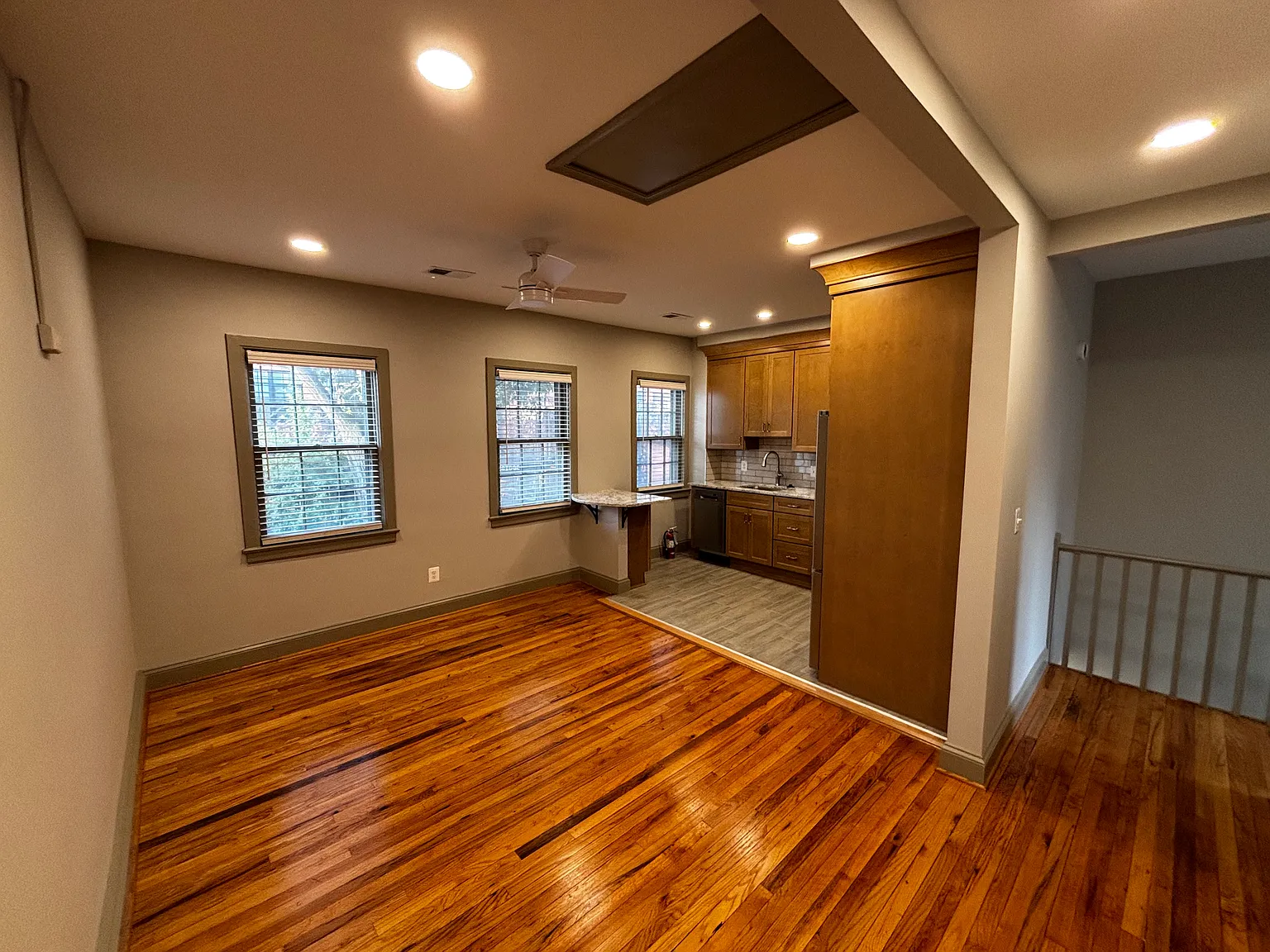 2 bed, 969 sqft, $2,990 — Photo 4