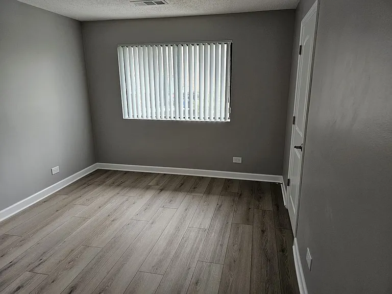 Royal Grove Apartments — Photo 61