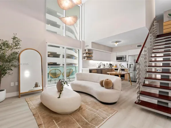 41 SE 5th St APT 501, Miami, FL 33131