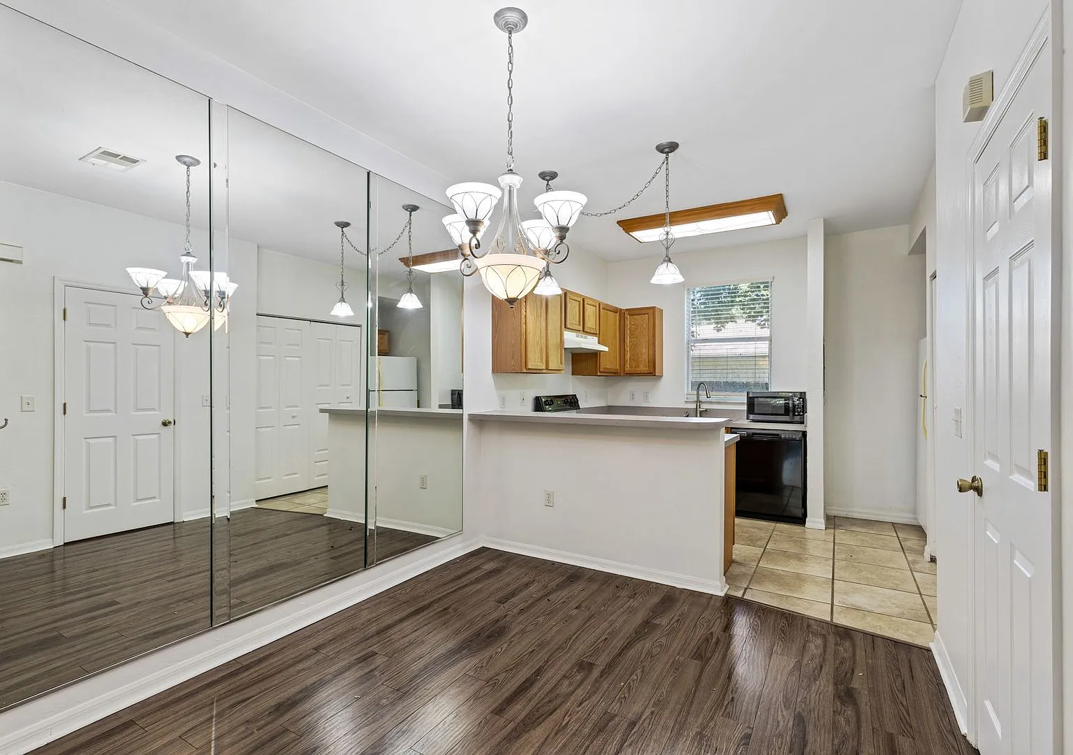 Just Reduced!! Close to UF Two Story Townhouse — Photo 3