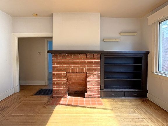 4th image of 3672 Myrtle Ave