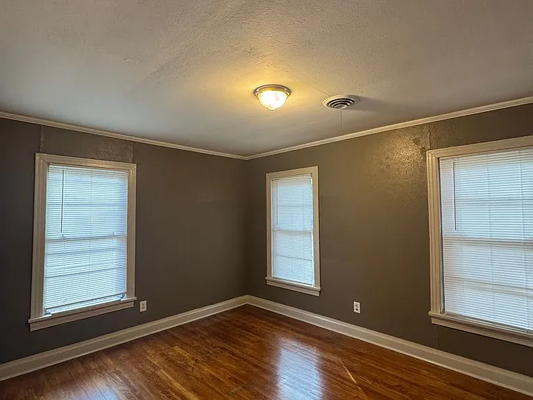 2416 Northside Dr — Photo 10