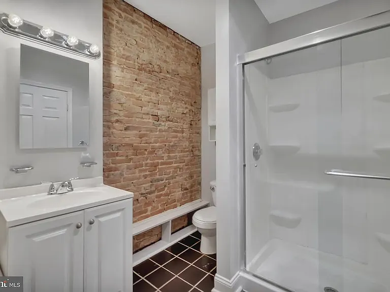1513 S Charles St — Photo 12