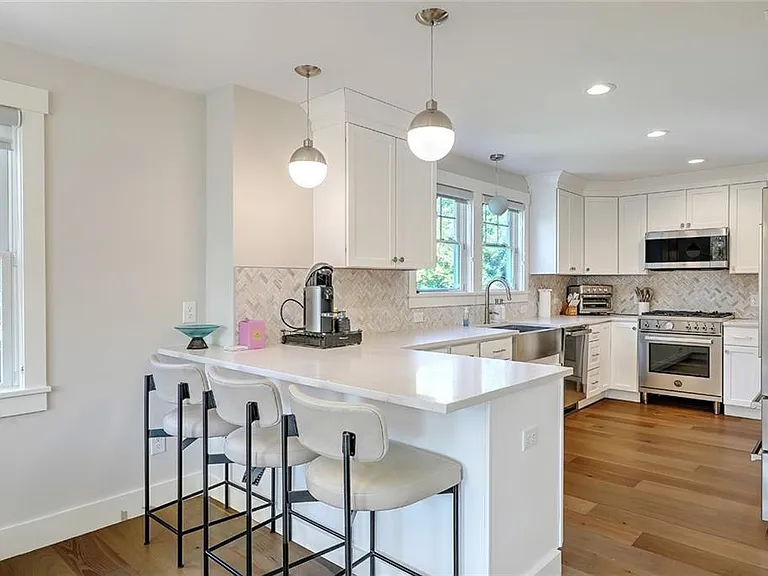 137 Rosebriar Ave — Photo 15