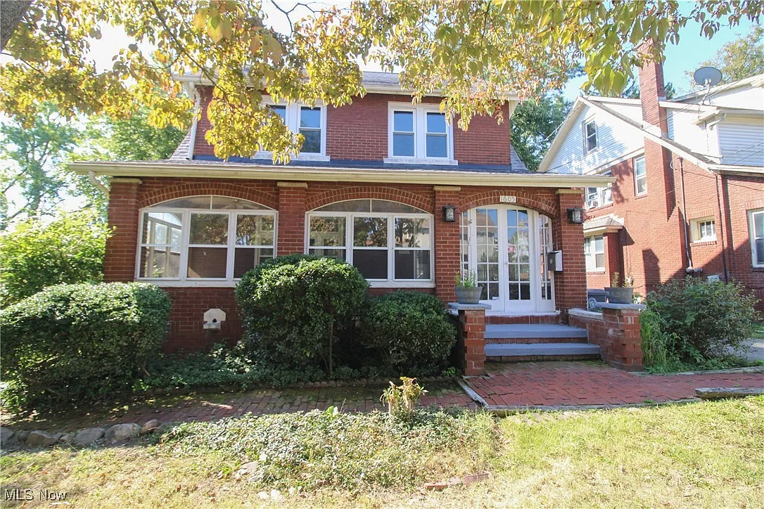 1605 Mayfield Ave photo 1