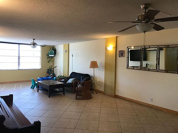 4th image of 1050 93rd St