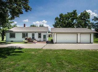585 W Kroll Rd, East Dubuque, IL 61025