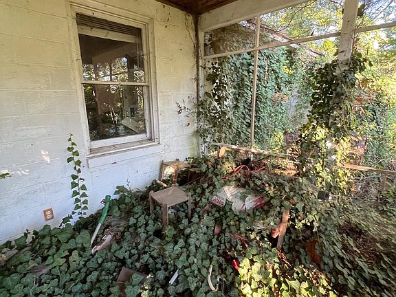 5th image of 3101 Riverview Dr