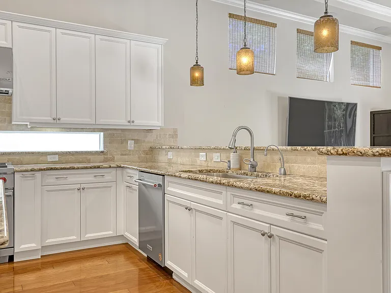 6464 Bellamalfi St — Photo 12