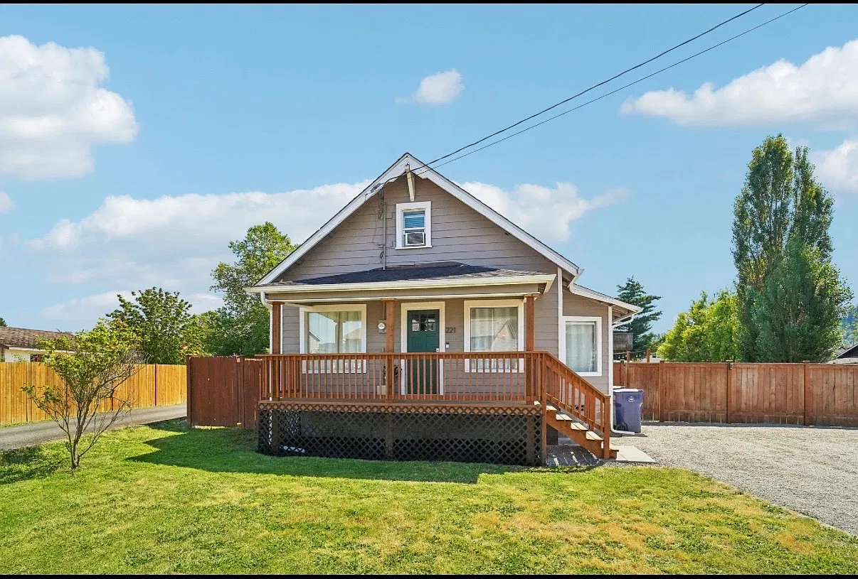 3 bed, 1390 sqft, $3,095 — Photo 1