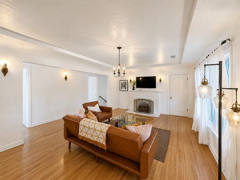 952 12th St #952B — Photo 3