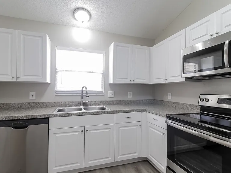 1034 Gore Dr — Photo 7