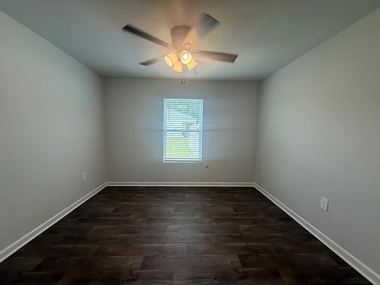 339 Elizabeth Dr — Photo 8