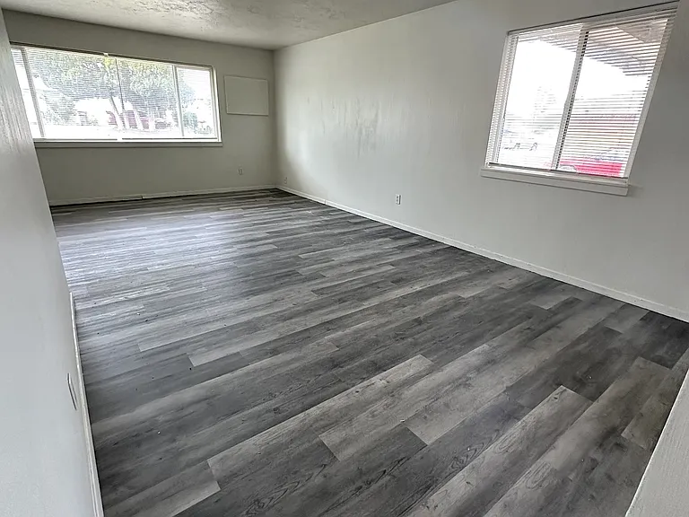 1619 W 5th Ave #A — Photo 8
