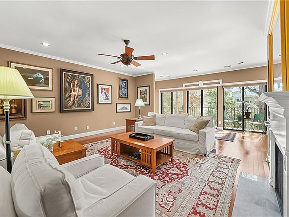 3rd image of 3071 Lenox Rd APT 19