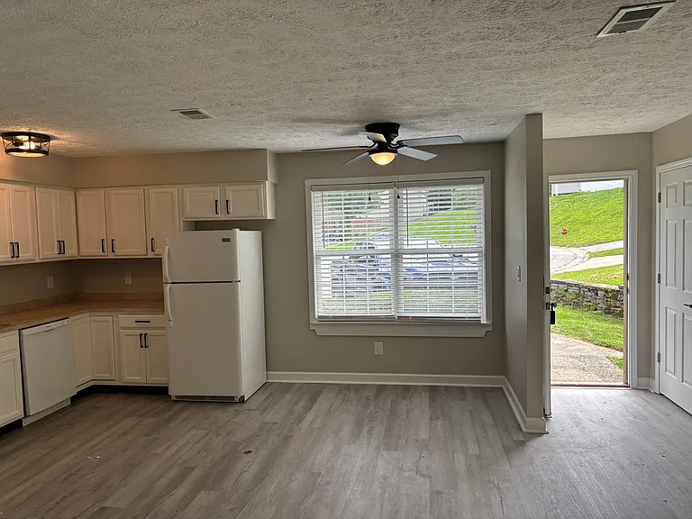 308 Vaught Ct #A — Photo 5