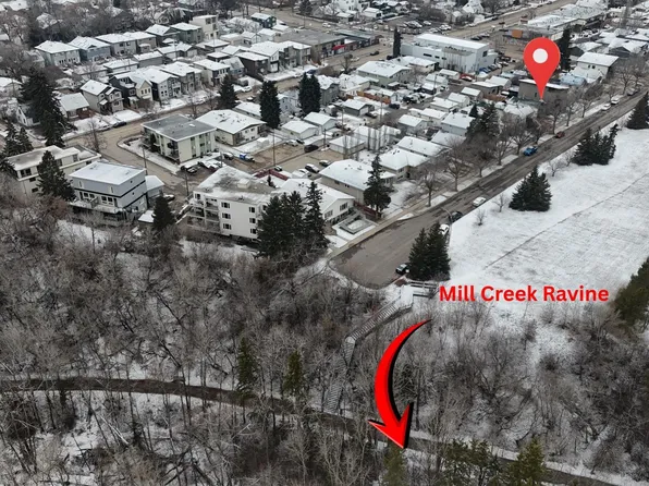 9541 77th Ave NW, Edmonton, AB T6C 0M3