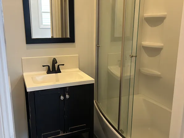 (undisclosed Address), Watervliet, NY 12189