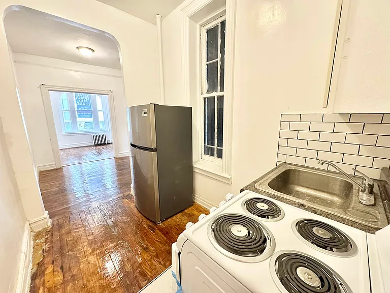 305 E 109th St #4 — Photo 12