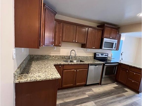 4th image of 24607 Cunningham Ave