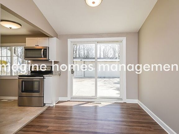 4th image of 9247 Cranbrook Dr
