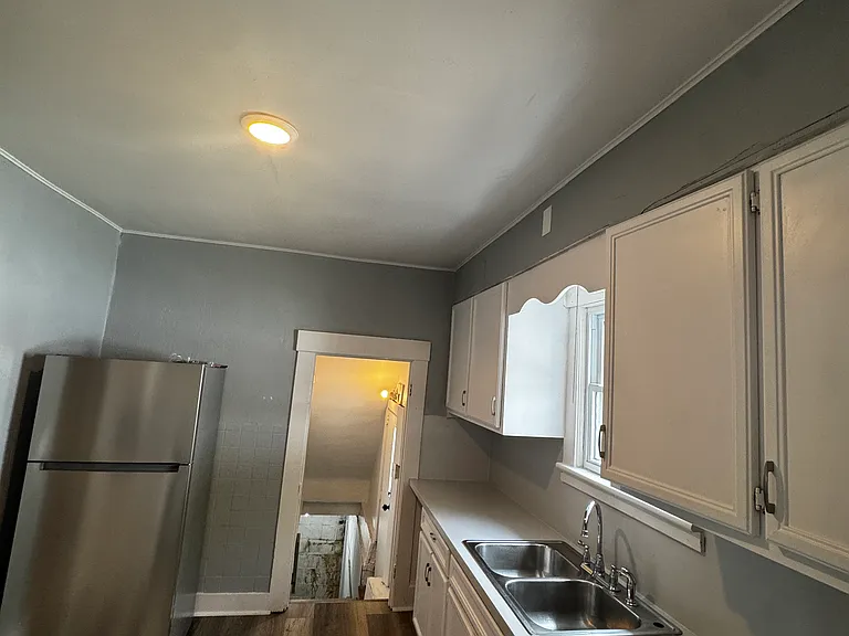 975 Collinwood Ave — Photo 9