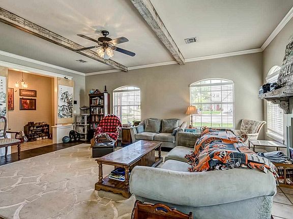 4th image of 1821 E Kelsey Dr