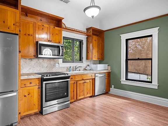 5th image of 209 N Diana St